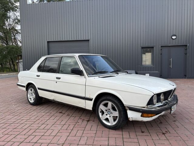 Белый БМВ 5 Серия, объемом двигателя 2.5 л и пробегом 350 тыс. км за 1300 $, фото 1 на Automoto.ua