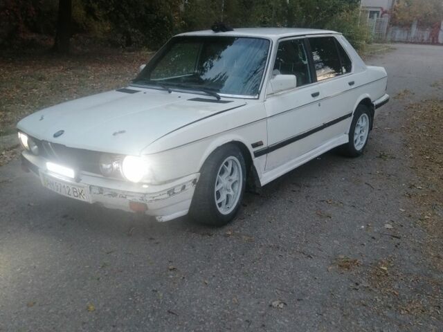 Белый БМВ 5 Серия, объемом двигателя 1.8 л и пробегом 200 тыс. км за 1000 $, фото 7 на Automoto.ua