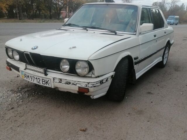 Белый БМВ 5 Серия, объемом двигателя 1.8 л и пробегом 200 тыс. км за 1000 $, фото 1 на Automoto.ua