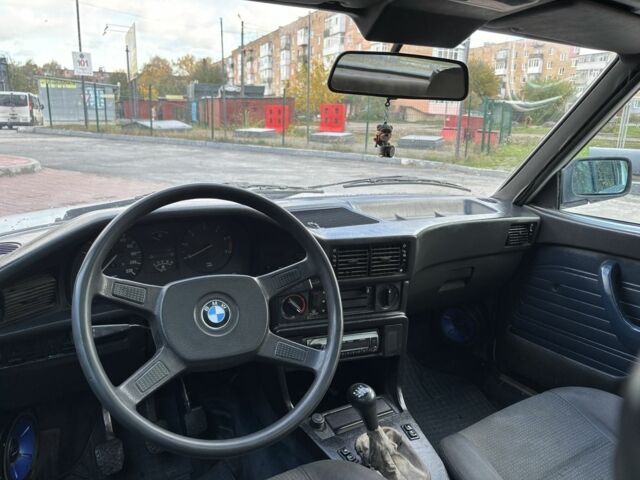 Белый БМВ 5 Серия, объемом двигателя 2.5 л и пробегом 350 тыс. км за 1300 $, фото 10 на Automoto.ua