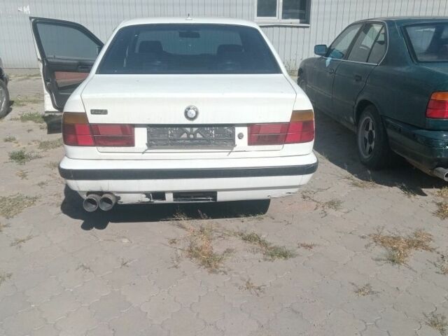 Белый БМВ 5 Серия, объемом двигателя 0 л и пробегом 400 тыс. км за 1535 $, фото 1 на Automoto.ua