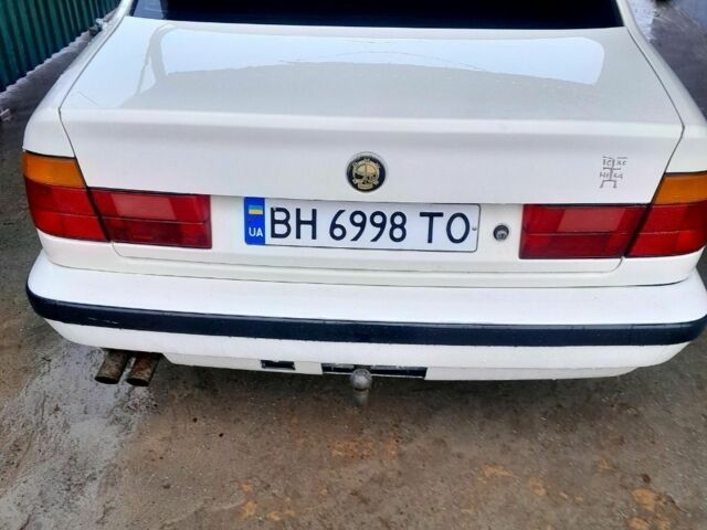 Белый БМВ 5 Серия, объемом двигателя 3.4 л и пробегом 200 тыс. км за 2700 $, фото 3 на Automoto.ua