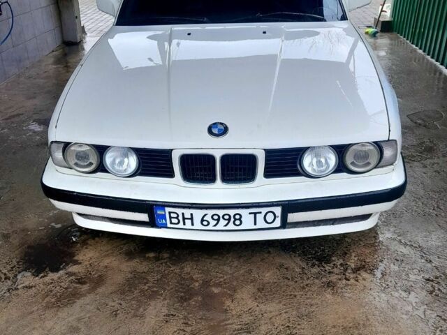 Белый БМВ 5 Серия, объемом двигателя 3.4 л и пробегом 200 тыс. км за 2700 $, фото 4 на Automoto.ua