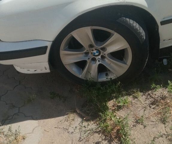 Белый БМВ 5 Серия, объемом двигателя 0 л и пробегом 400 тыс. км за 1535 $, фото 5 на Automoto.ua