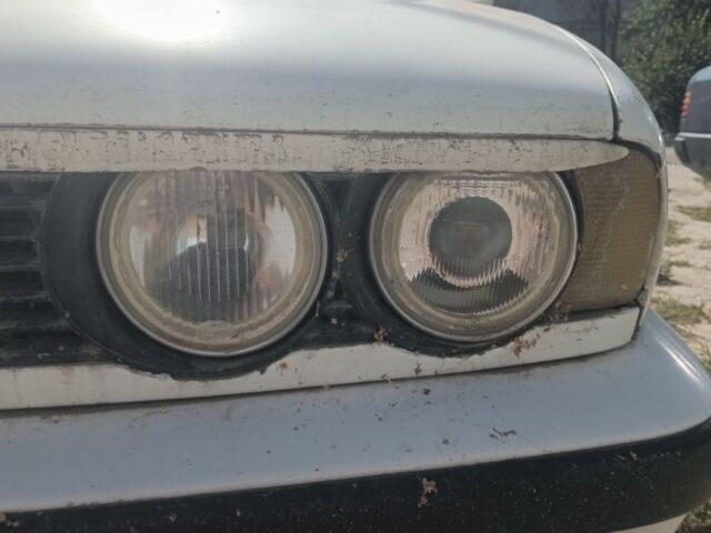 Белый БМВ 5 Серия, объемом двигателя 0 л и пробегом 400 тыс. км за 1535 $, фото 4 на Automoto.ua