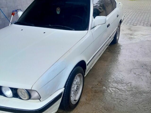 Белый БМВ 5 Серия, объемом двигателя 3.4 л и пробегом 200 тыс. км за 2700 $, фото 2 на Automoto.ua