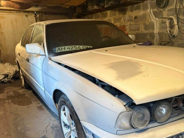 Белый БМВ 5 Серия, объемом двигателя 2 л и пробегом 300 тыс. км за 947 $, фото 2 на Automoto.ua