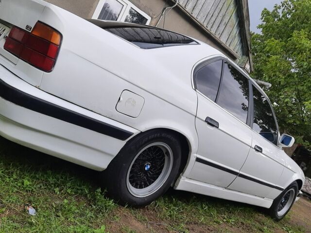 БМВ 5 Серия 1989 в Черновцах на Automoto.ua Белый БМВ 5 Серия, объемом двигателя 2.5 л и пробегом 200 тыс. км за 1500 $, фото 4 на Automoto.ua