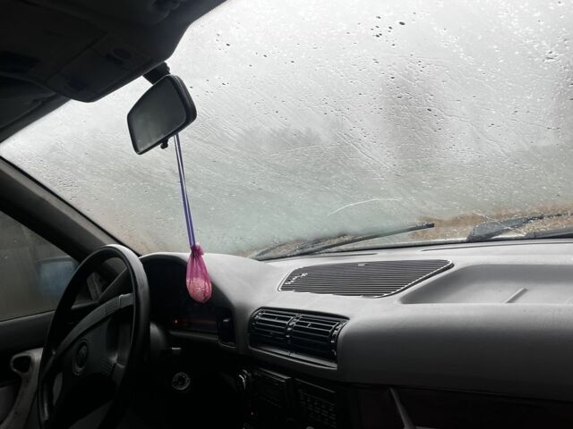 Белый БМВ 5 Серия, объемом двигателя 3.5 л и пробегом 440 тыс. км за 1800 $, фото 4 на Automoto.ua