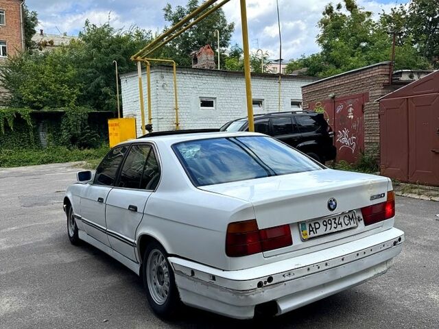 Белый БМВ 5 Серия, объемом двигателя 2 л и пробегом 0 тыс. км за 1399 $, фото 3 на Automoto.ua