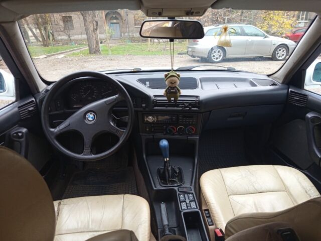 Белый БМВ 5 Серия, объемом двигателя 2.5 л и пробегом 589 тыс. км за 1903 $, фото 3 на Automoto.ua