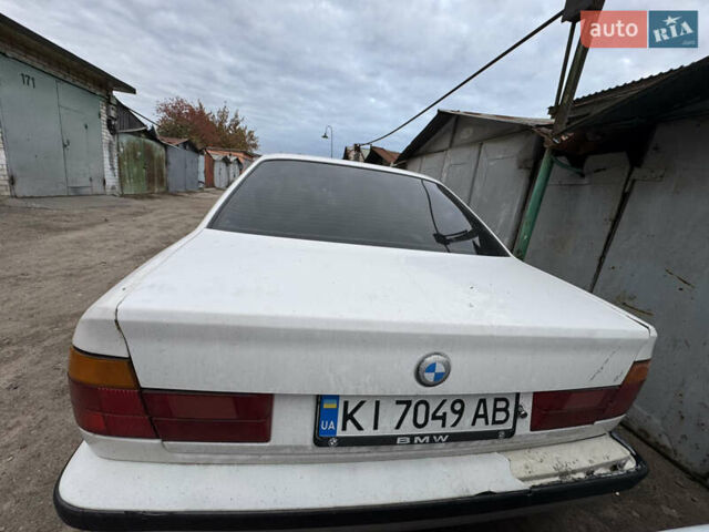 Белый БМВ 5 Серия, объемом двигателя 2 л и пробегом 370 тыс. км за 2500 $, фото 3 на Automoto.ua