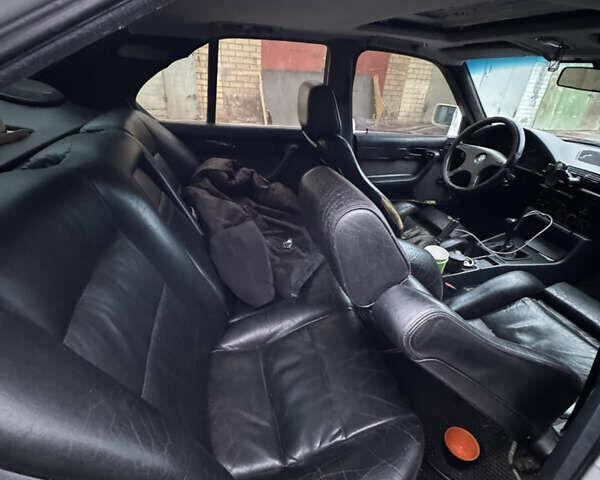 Белый БМВ 5 Серия, объемом двигателя 2 л и пробегом 370 тыс. км за 2500 $, фото 6 на Automoto.ua