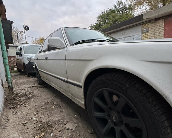 Белый БМВ 5 Серия, объемом двигателя 2 л и пробегом 370 тыс. км за 2500 $, фото 4 на Automoto.ua