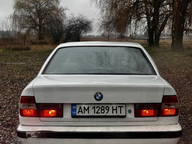 Белый БМВ 5 Серия, объемом двигателя 3.5 л и пробегом 440 тыс. км за 1800 $, фото 2 на Automoto.ua