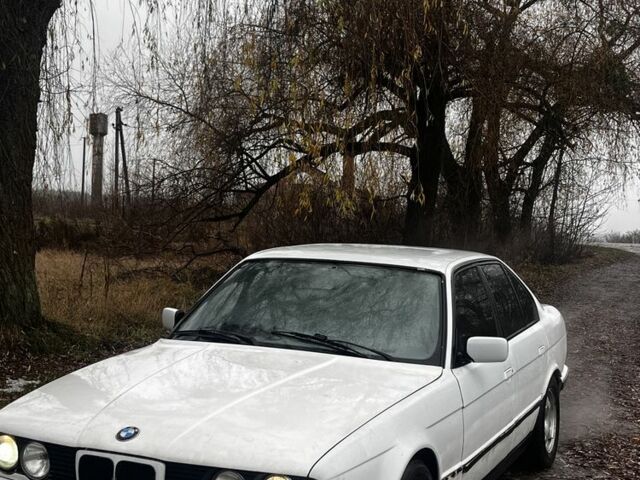 Белый БМВ 5 Серия, объемом двигателя 3.5 л и пробегом 440 тыс. км за 1800 $, фото 5 на Automoto.ua