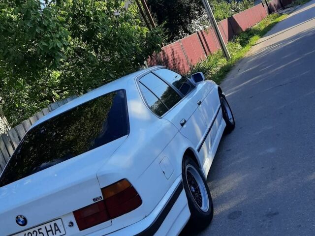 БМВ 5 Серия 1989 в Черновцах на Automoto.ua Белый БМВ 5 Серия, объемом двигателя 2.5 л и пробегом 200 тыс. км за 1500 $, фото 1 на Automoto.ua