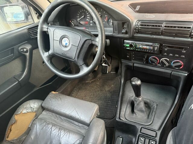 Белый БМВ 5 Серия, объемом двигателя 2 л и пробегом 300 тыс. км за 1950 $, фото 3 на Automoto.ua