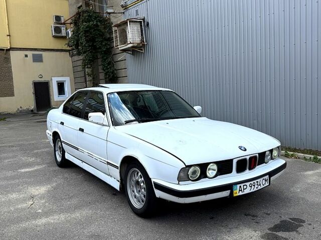 Белый БМВ 5 Серия, объемом двигателя 2 л и пробегом 0 тыс. км за 1399 $, фото 1 на Automoto.ua