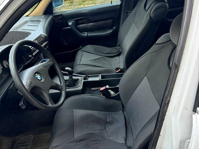 Белый БМВ 5 Серия, объемом двигателя 2 л и пробегом 0 тыс. км за 1399 $, фото 4 на Automoto.ua