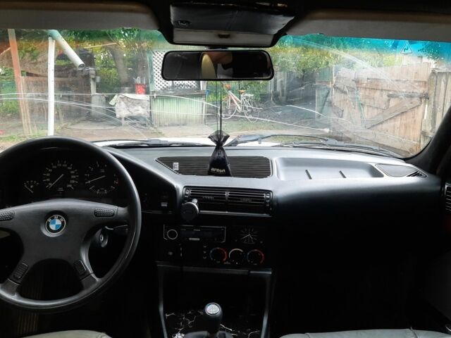 БМВ 5 Серия 1989 в Черновцах на Automoto.ua Белый БМВ 5 Серия, объемом двигателя 2.5 л и пробегом 200 тыс. км за 1500 $, фото 6 на Automoto.ua