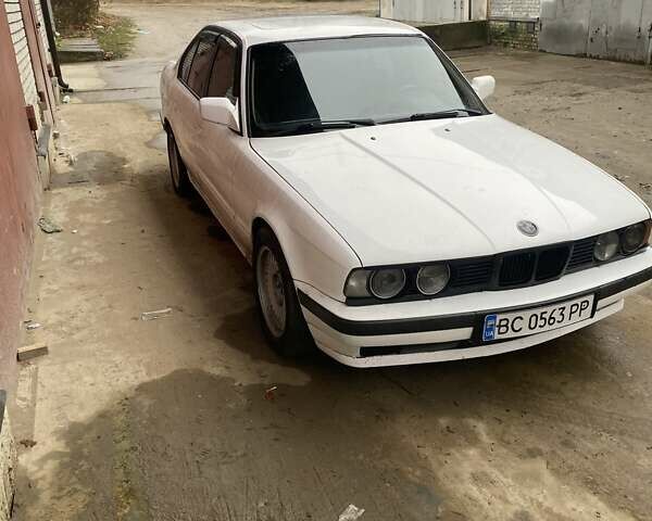 Белый БМВ 5 Серия, объемом двигателя 3.4 л и пробегом 520 тыс. км за 2600 $, фото 7 на Automoto.ua