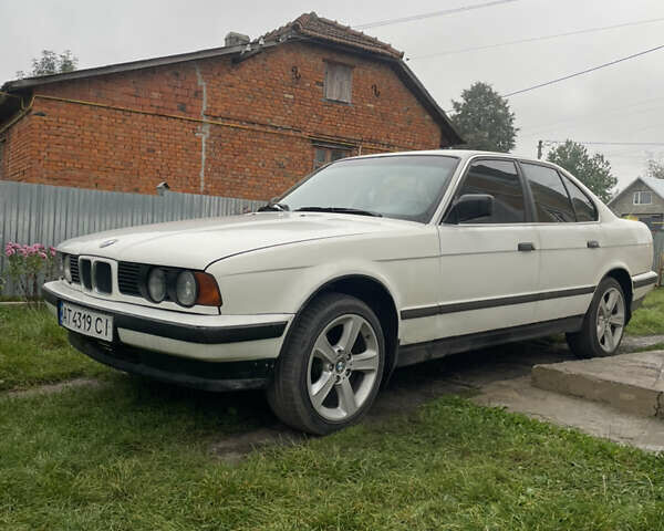 Белый БМВ 5 Серия, объемом двигателя 2.4 л и пробегом 250 тыс. км за 2300 $, фото 1 на Automoto.ua