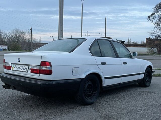 Белый БМВ 5 Серия, объемом двигателя 2 л и пробегом 500 тыс. км за 1350 $, фото 3 на Automoto.ua