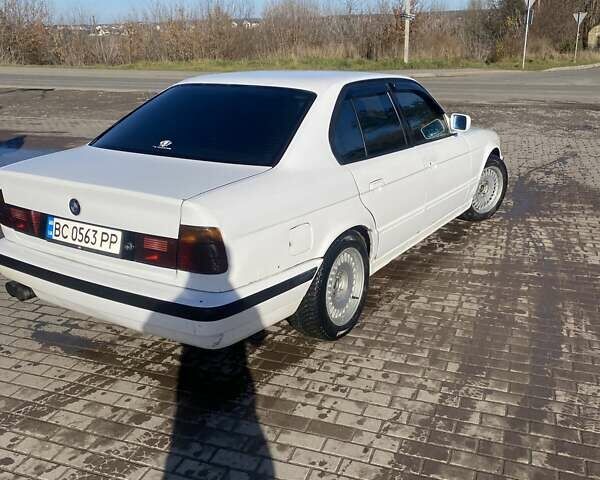 Белый БМВ 5 Серия, объемом двигателя 3.4 л и пробегом 520 тыс. км за 2600 $, фото 5 на Automoto.ua