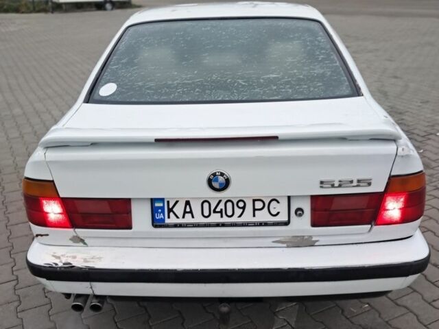 Білий БМВ 5 Серія, об'ємом двигуна 2.5 л та пробігом 350 тис. км за 2800 $, фото 18 на Automoto.ua