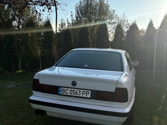 Белый БМВ 5 Серия, объемом двигателя 3.4 л и пробегом 460 тыс. км за 2319 $, фото 2 на Automoto.ua