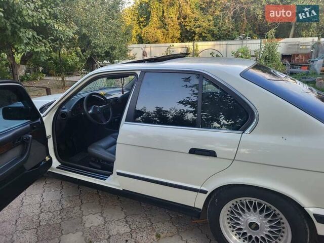 Белый БМВ 5 Серия, объемом двигателя 2.5 л и пробегом 500 тыс. км за 7500 $, фото 4 на Automoto.ua