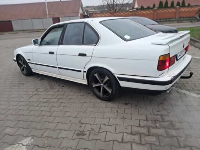 Білий БМВ 5 Серія, об'ємом двигуна 2.5 л та пробігом 350 тис. км за 2800 $, фото 1 на Automoto.ua