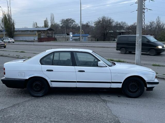 Белый БМВ 5 Серия, объемом двигателя 2 л и пробегом 500 тыс. км за 1350 $, фото 2 на Automoto.ua