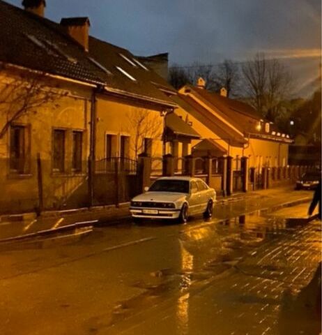 Белый БМВ 5 Серия, объемом двигателя 3.4 л и пробегом 460 тыс. км за 2319 $, фото 12 на Automoto.ua