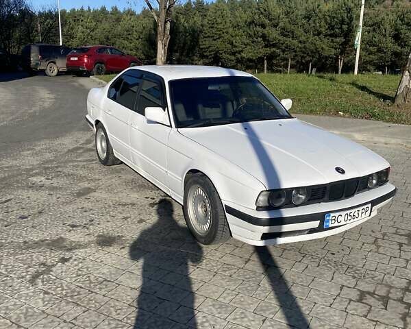 Белый БМВ 5 Серия, объемом двигателя 3.4 л и пробегом 520 тыс. км за 2600 $, фото 3 на Automoto.ua