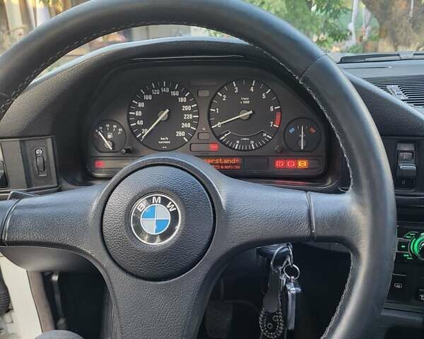 Белый БМВ 5 Серия, объемом двигателя 2.5 л и пробегом 500 тыс. км за 7500 $, фото 7 на Automoto.ua