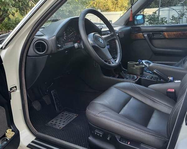 Белый БМВ 5 Серия, объемом двигателя 2.5 л и пробегом 500 тыс. км за 7500 $, фото 10 на Automoto.ua