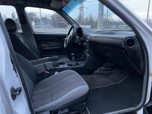 Белый БМВ 5 Серия, объемом двигателя 2 л и пробегом 500 тыс. км за 1350 $, фото 11 на Automoto.ua