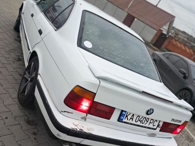 Білий БМВ 5 Серія, об'ємом двигуна 2.5 л та пробігом 350 тис. км за 2800 $, фото 5 на Automoto.ua