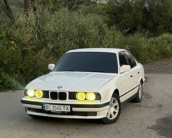 Белый БМВ 5 Серия, объемом двигателя 2 л и пробегом 400 тыс. км за 3500 $, фото 4 на Automoto.ua