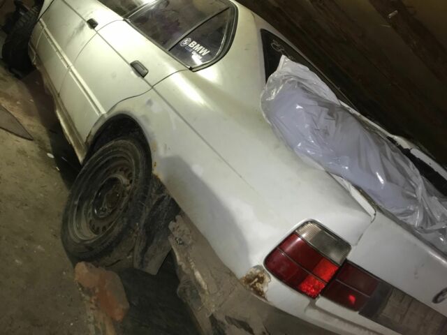 Білий БМВ 5 Серія, об'ємом двигуна 2.5 л та пробігом 300 тис. км за 950 $, фото 1 на Automoto.ua