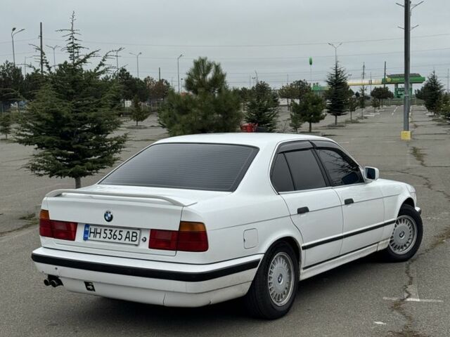 Белый БМВ 5 Серия, объемом двигателя 2.5 л и пробегом 444 тыс. км за 3500 $, фото 5 на Automoto.ua