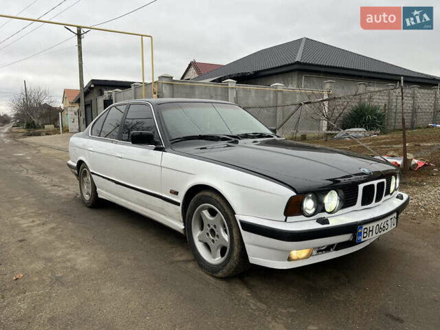 Білий БМВ 5 Серія, об'ємом двигуна 2.8 л та пробігом 200 тис. км за 2400 $, фото 3 на Automoto.ua