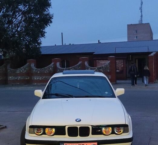 Белый БМВ 5 Серия, объемом двигателя 0 л и пробегом 481 тыс. км за 2100 $, фото 8 на Automoto.ua