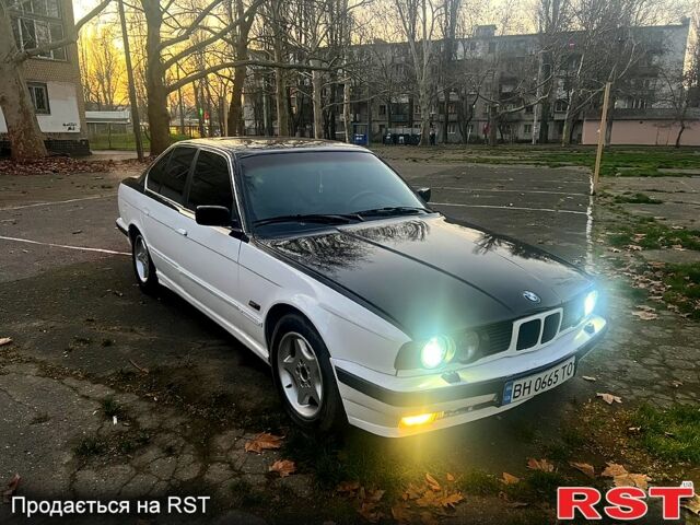 Белый БМВ 5 Серия, объемом двигателя 2 л и пробегом 0 тыс. км за 1500 $, фото 1 на Automoto.ua