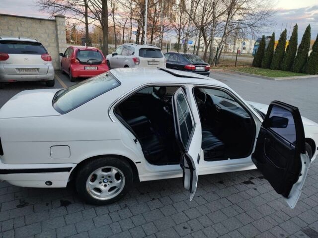 Белый БМВ 5 Серия, объемом двигателя 2 л и пробегом 300 тыс. км за 2555 $, фото 8 на Automoto.ua