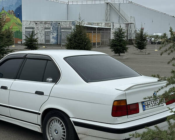 Белый БМВ 5 Серия, объемом двигателя 2.5 л и пробегом 444 тыс. км за 2990 $, фото 10 на Automoto.ua