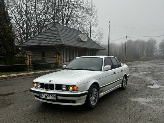 Білий БМВ 5 Серія, об'ємом двигуна 2 л та пробігом 380 тис. км за 2200 $, фото 1 на Automoto.ua