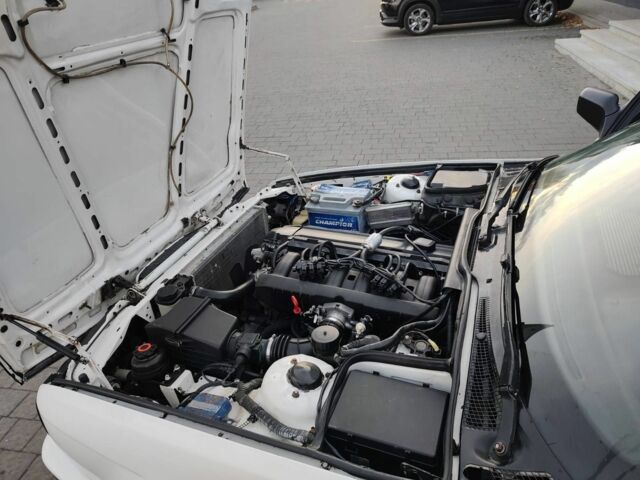 Белый БМВ 5 Серия, объемом двигателя 2 л и пробегом 300 тыс. км за 2555 $, фото 5 на Automoto.ua